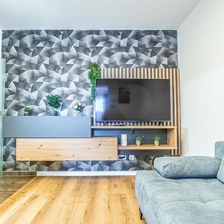Charming 1Br And 1Lr Apt Modern Design Donaustadt Vienna Exterior photo